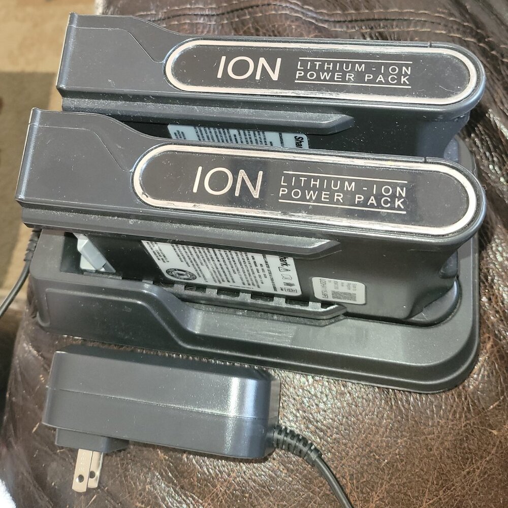 Shark XBAT200 Rechargeable Lithium Ion Batteries with Dual Charging Station